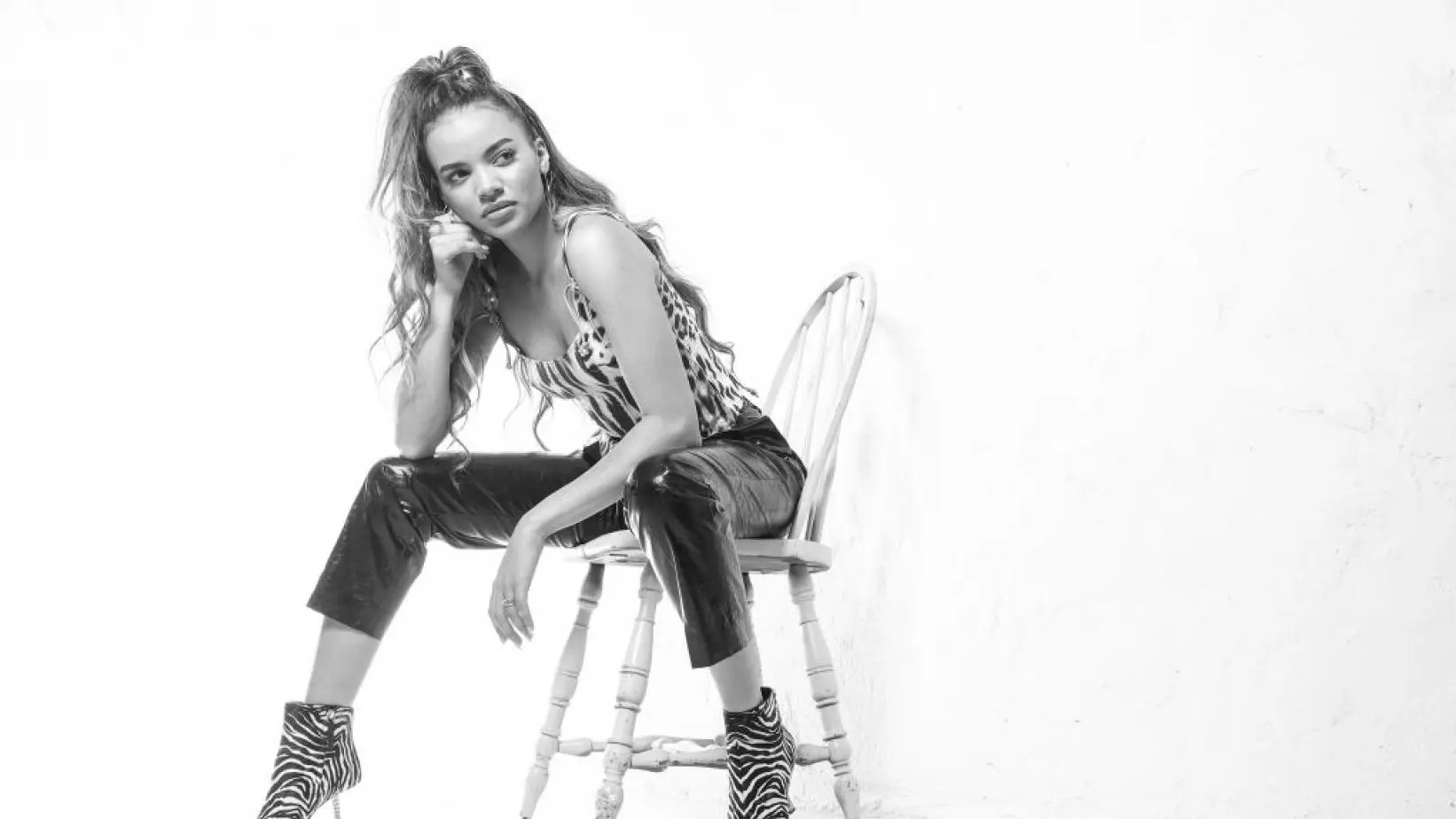 LESLIE GRACE premieres her new single and video “COMO LA PRIMERA VEZ” with BOZA